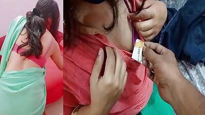 मैड को पर्स में पैसे चुराते पकड़ा फिर 200 रुपये में चोदा