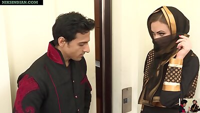 ईद के दिन अपने दोस्त की बीबी की बुर और दुबूर दोनों चोद डाला