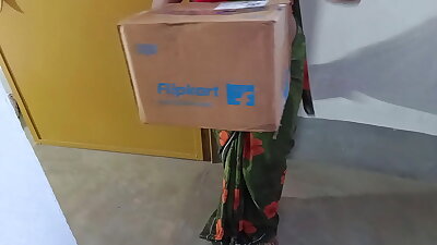 फ्लिपकार्ट डिलीवरी बॉय से सामान के पैसे के बदले चुदवाया