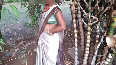 Desi xxx सौतेली दीदी बोली अगर कही घूमने लेके चलोगे रात को एक सरप्राइज़ है भाई तेरे लिए हिंदी आवाज में सुन  के पानी झर जाए