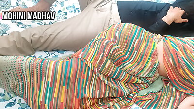 पति के काम से लौटने पर सेक्सी गृहिणी सेक्स के लिए तैयार थी &vert; हिंदी सेक्स ऑडियो &vert; मोहिनी माधव