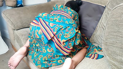 देसी मोहिनी भाभी सोफे पर कुतिया बन के चुदाई के लिए तैयार &vert; हिंदी डर्टी ऑडियो